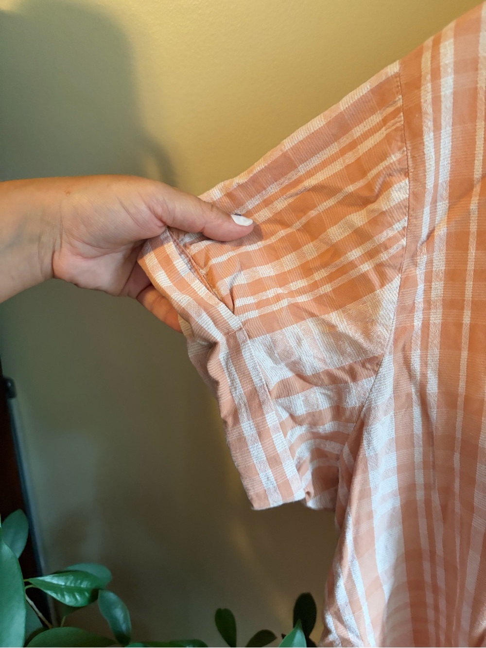 Universal Thread Coral Rose Patterned Button Down - Picture 4 of 5